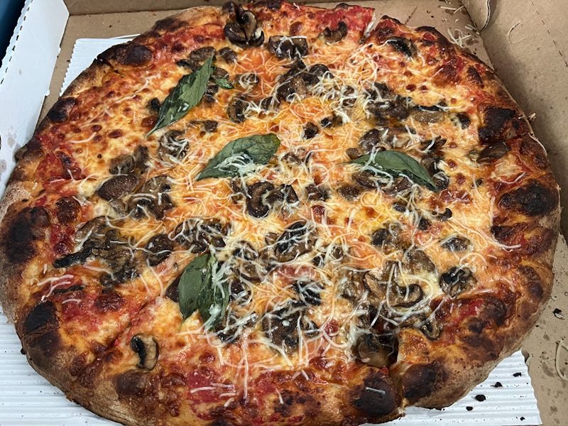 Stella's Pizza food